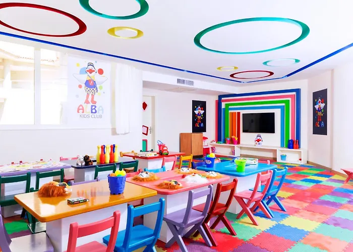 Üdülőközpont Pickalbatros Royal Moderna "aqua Park" 5*