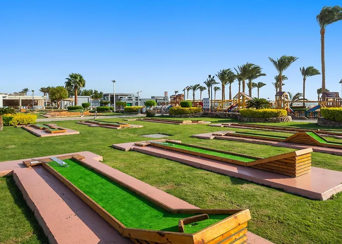 Üdülőközpont Pickalbatros Royal Moderna "aqua Park" 5*